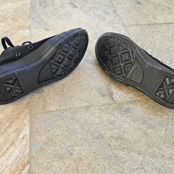 Converse Womens Black Lighweight Sneakers Size 7 - Picture 4 of 4